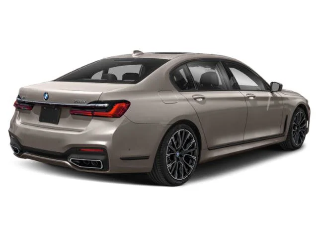 Used 2022 Cashmere Silver Metallic BMW 750i xDrive image 2