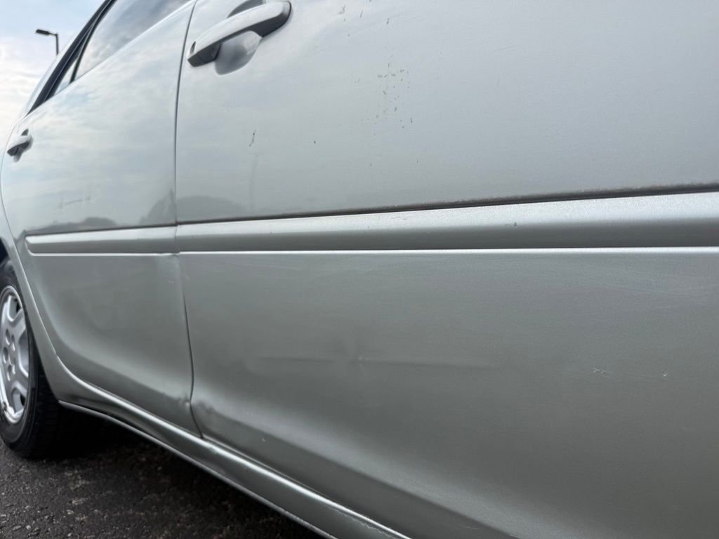 Used 2003 Silver Toyota LE image 9