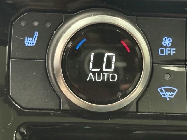 Used 2020 White Toyota XLE image 31