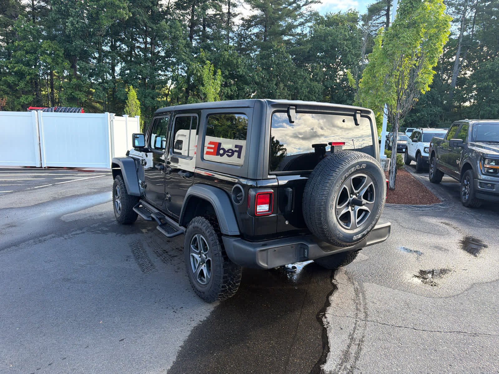 Used 2018 Black Clearcoat Jeep Sport S image 7