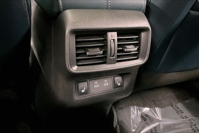 New 2026 Everest White Pearl/Black Nissan Platinum image 23