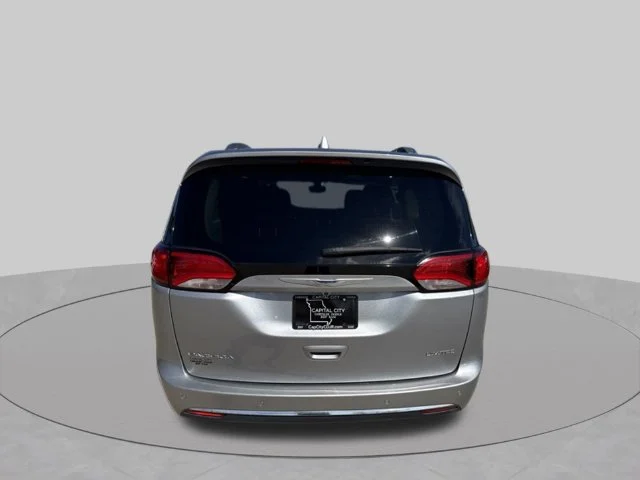 Used 2020 Silver Chrysler Limited image 6