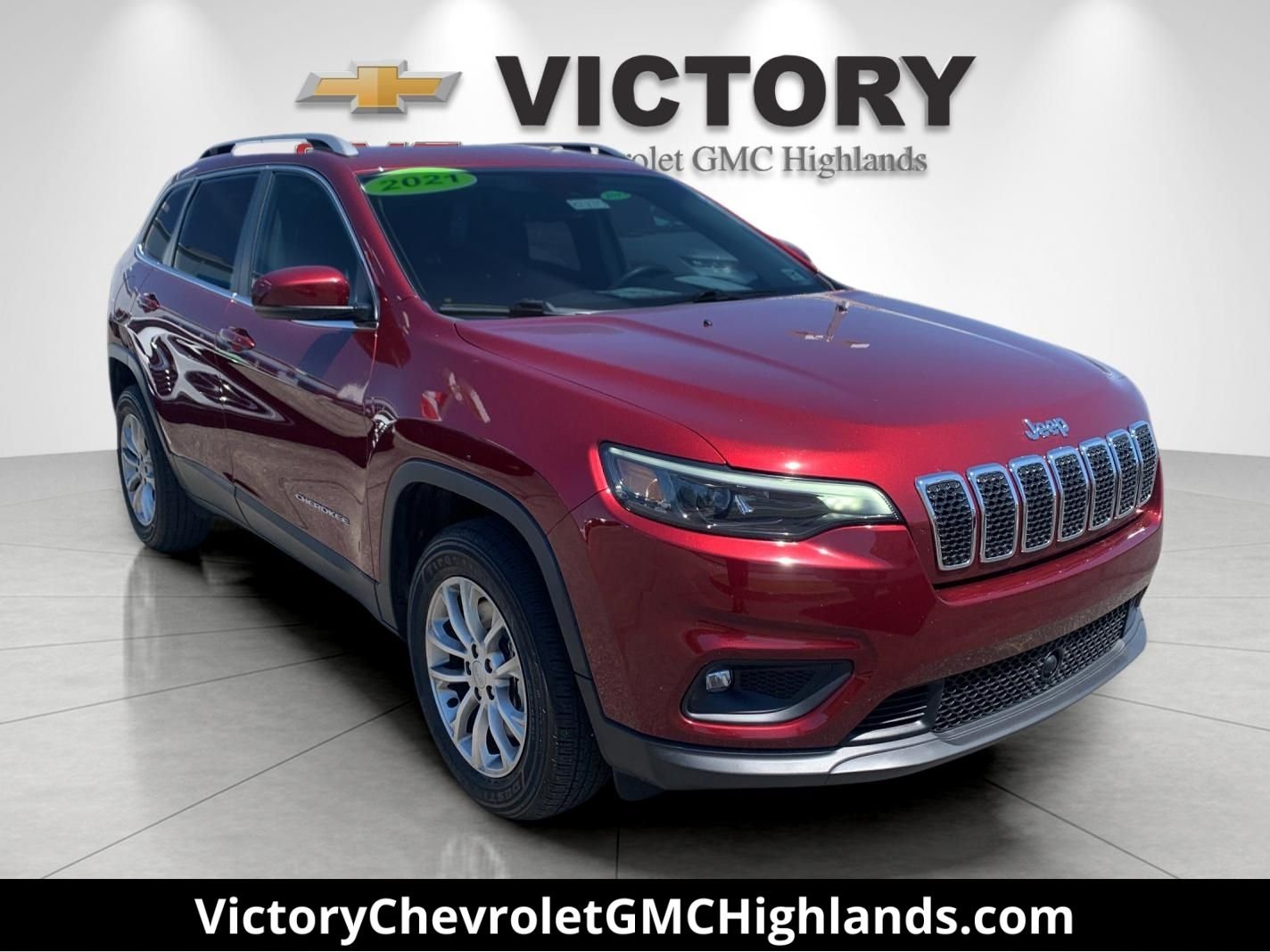 Used 2021 Red Jeep Latitude Lux image 1