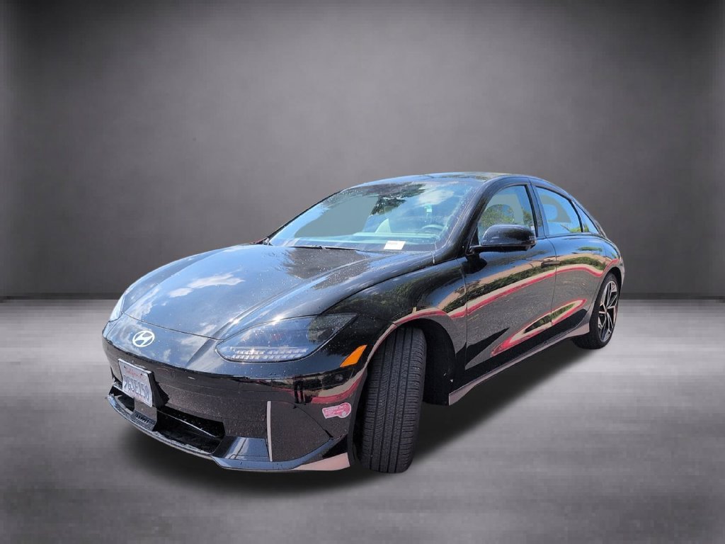 Used 2023 Black Hyundai Limited image 3