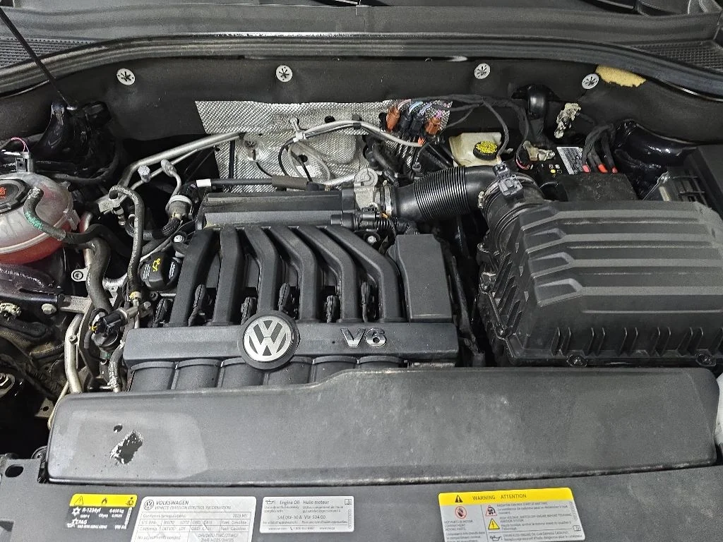 Used 2023 Black Volkswagen 3.6L V6 SE w/Technology image 12