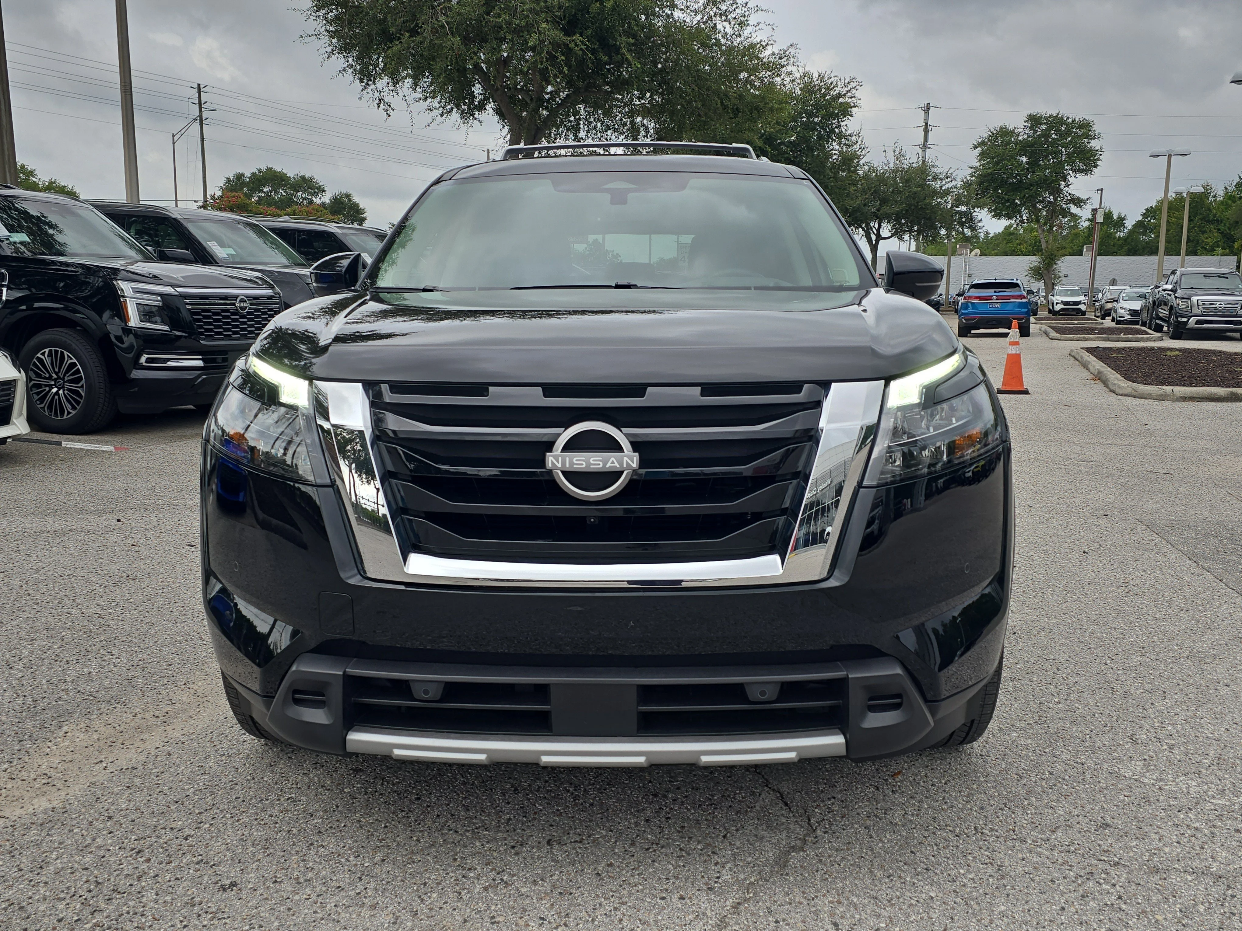 Certified Used 2025 Super Black Nissan Platinum image 3