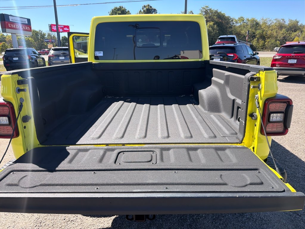 Used 2024 Yellow Jeep Mojave image 12