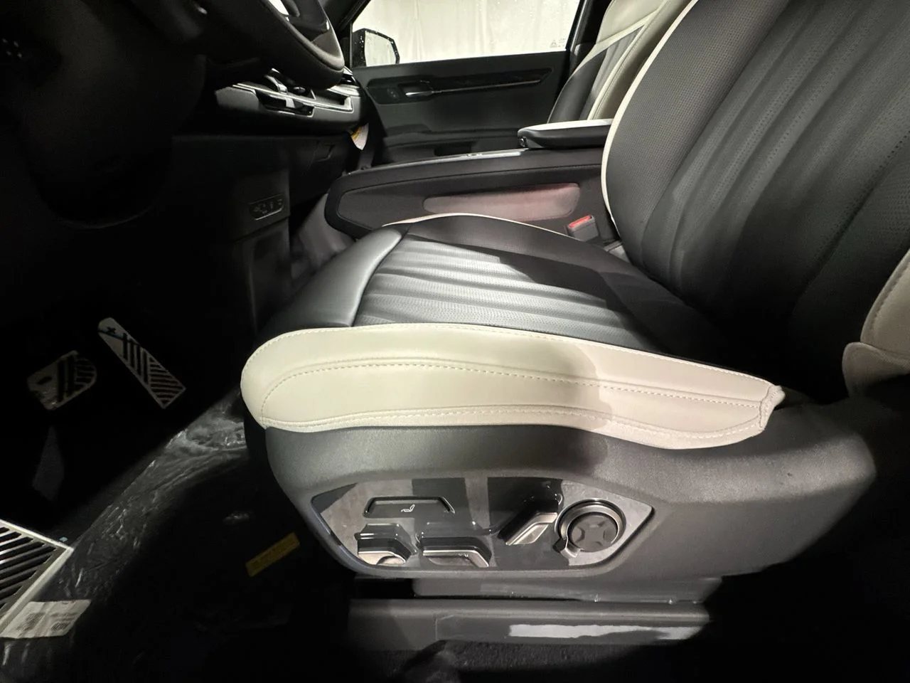 New 2026 Wolf Gray/Ebony Black Roof Kia GT-Line image 5