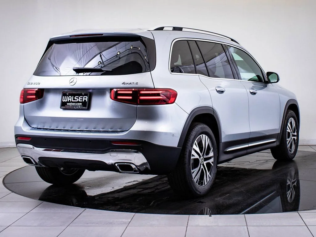 Used 2026 Mountain Gray Metallic Mercedes-Benz GLB 250 image 10