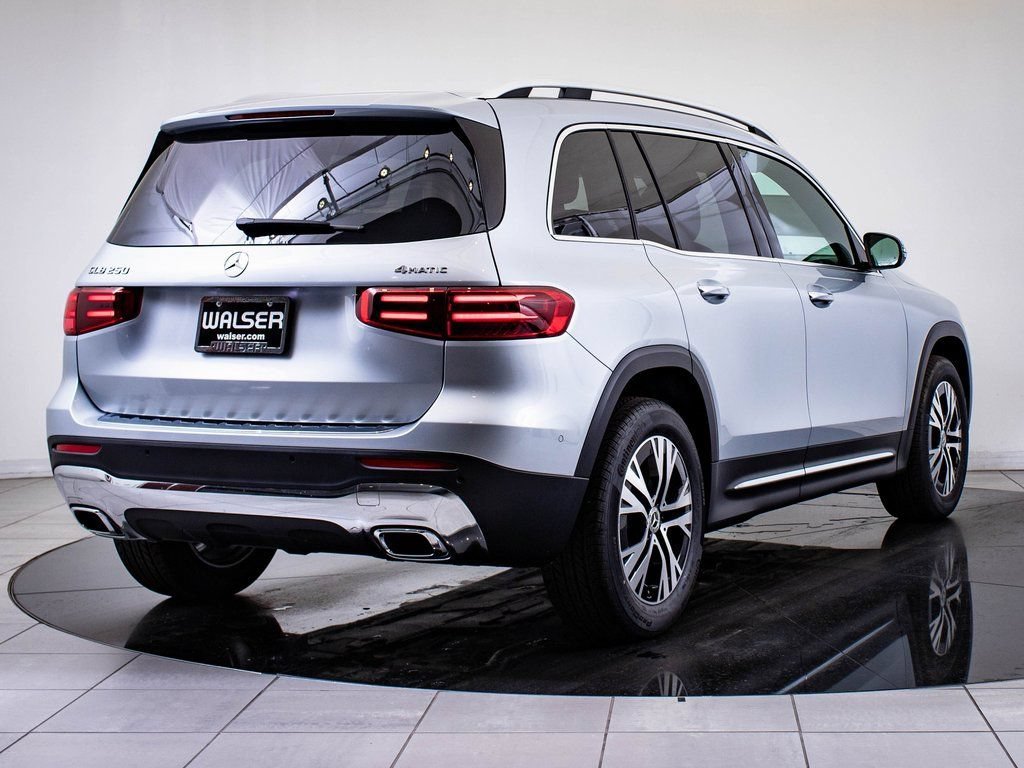 Used 2026 Mountain Gray Metallic Mercedes-Benz GLB 250 image 10
