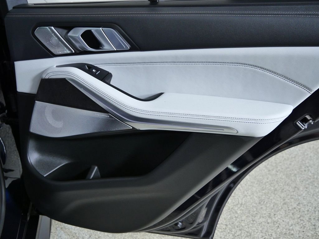 2026 BMW X5 M60i - Photo 24