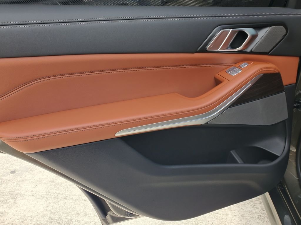 Used 2025 Green BMW M60i image 14