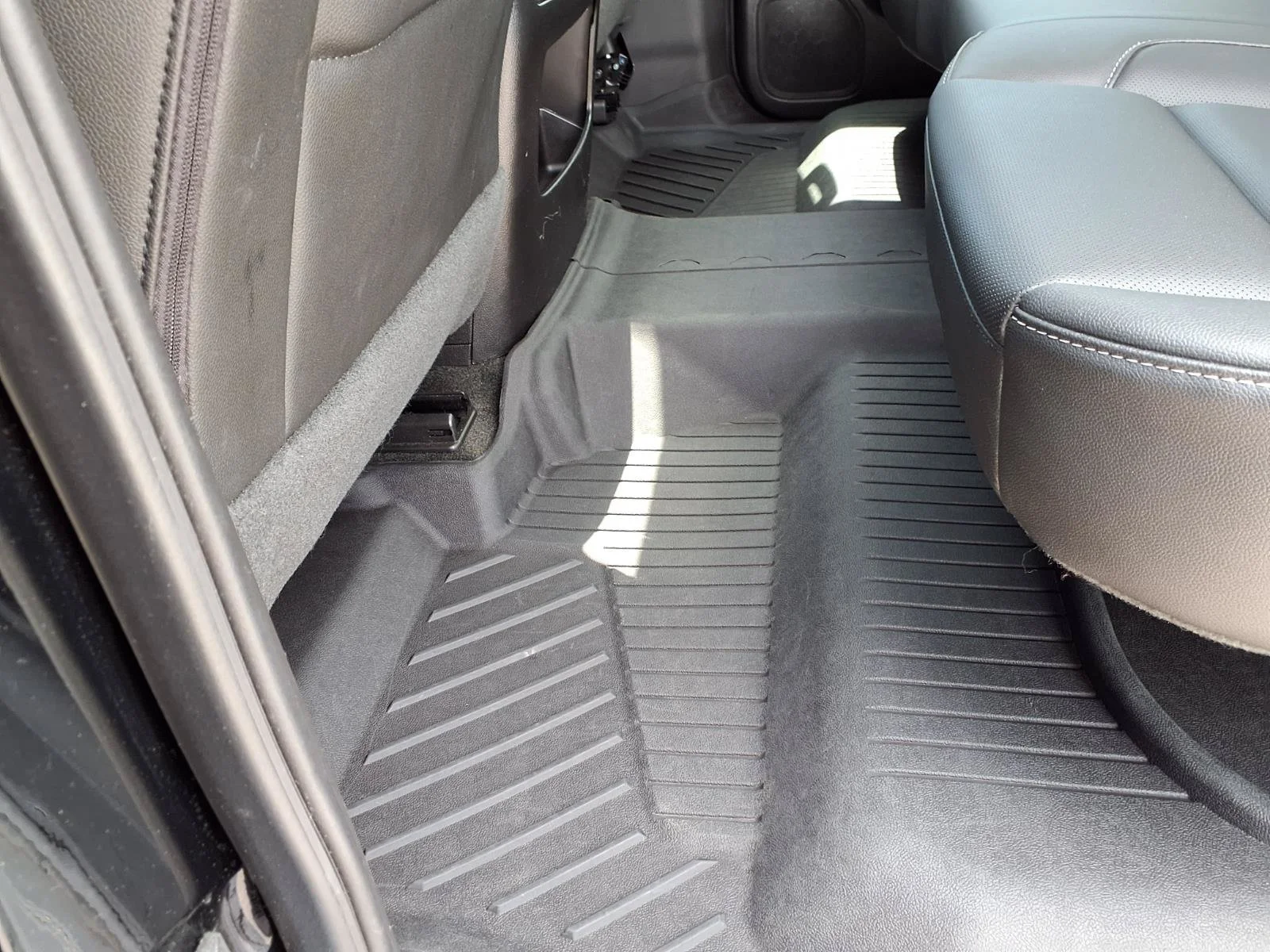 Used 2018 Onyx Black GMC SLT image 31