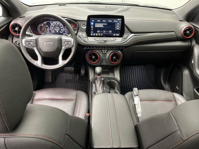 Used 2025 Sterling Gray Metallic Chevrolet RS image 4