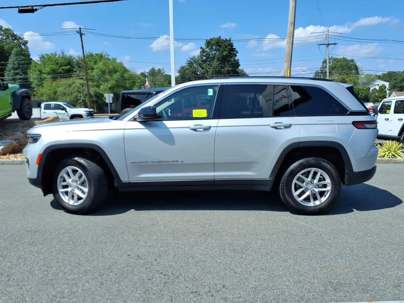 Certified Used 2023 Silver Zynith Jeep Laredo X image 12