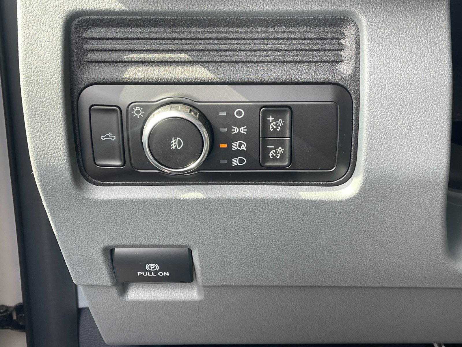 New 2026 Oxford White Ford F-350® XL image 27