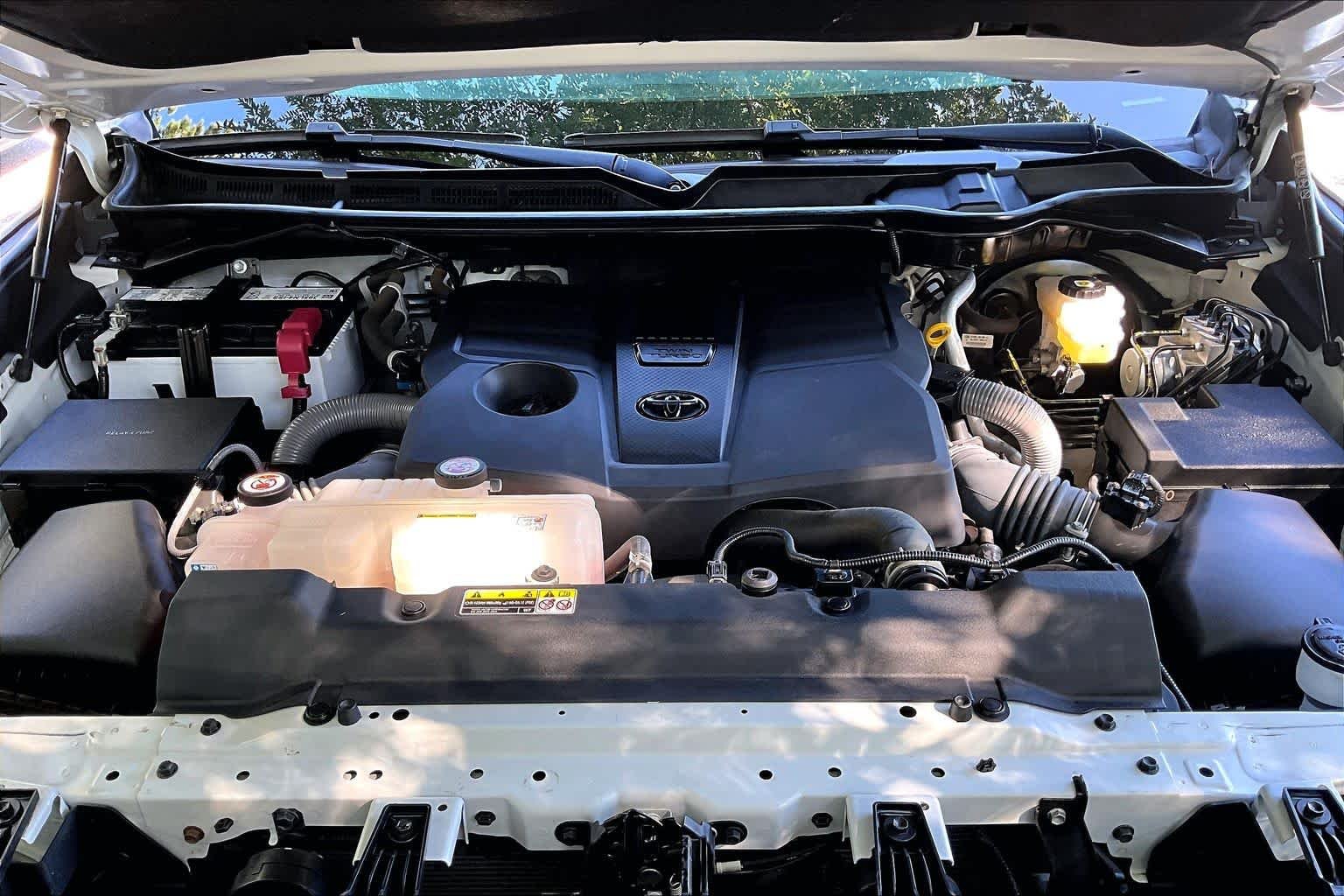 Used 2023 Ice Cap Toyota SR5 image 29