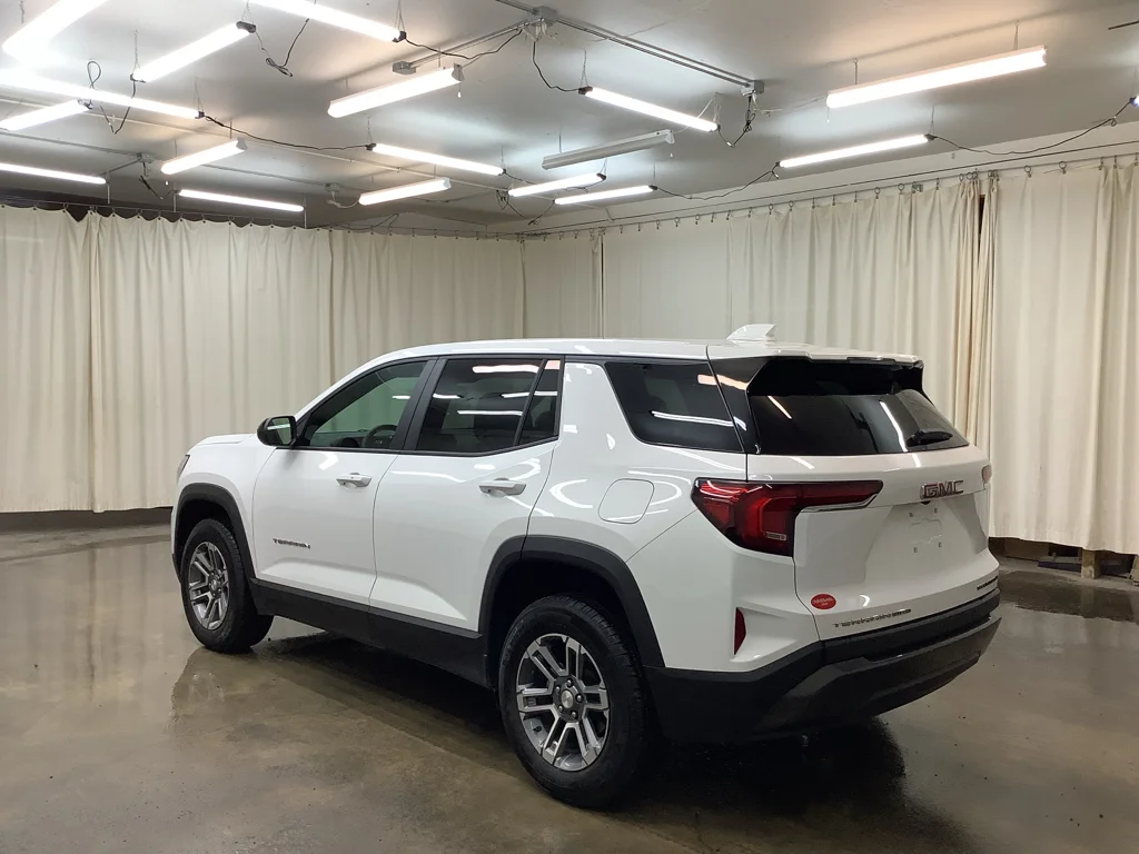 Used 2025 Summit White GMC AWD Elevation image 9