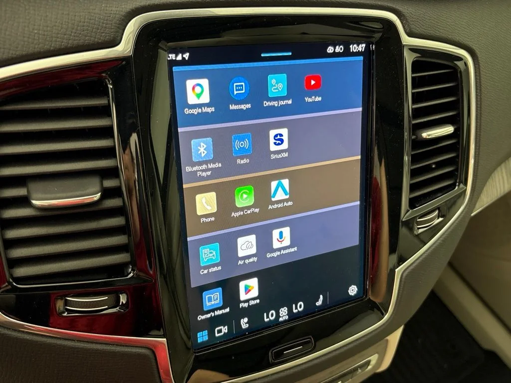 Certified Used 2025 Crystal White Volvo Plus image 37