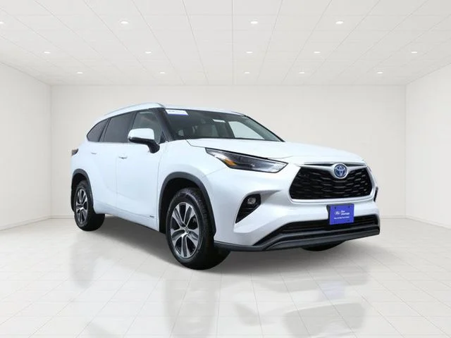 Certified Used 2023 Beige Toyota XLE image 1