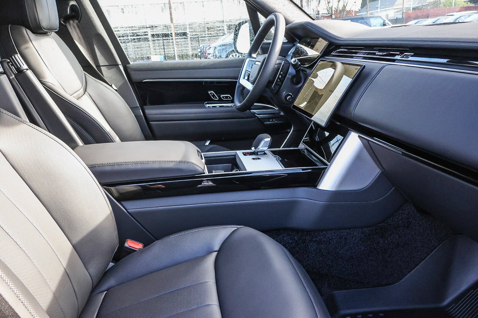 2026 Land Rover Range Rover SE - Photo 17