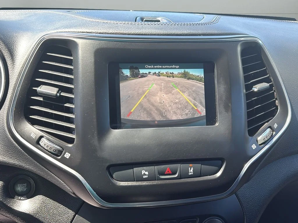 Used 2021 Gray Jeep Latitude Plus image 13