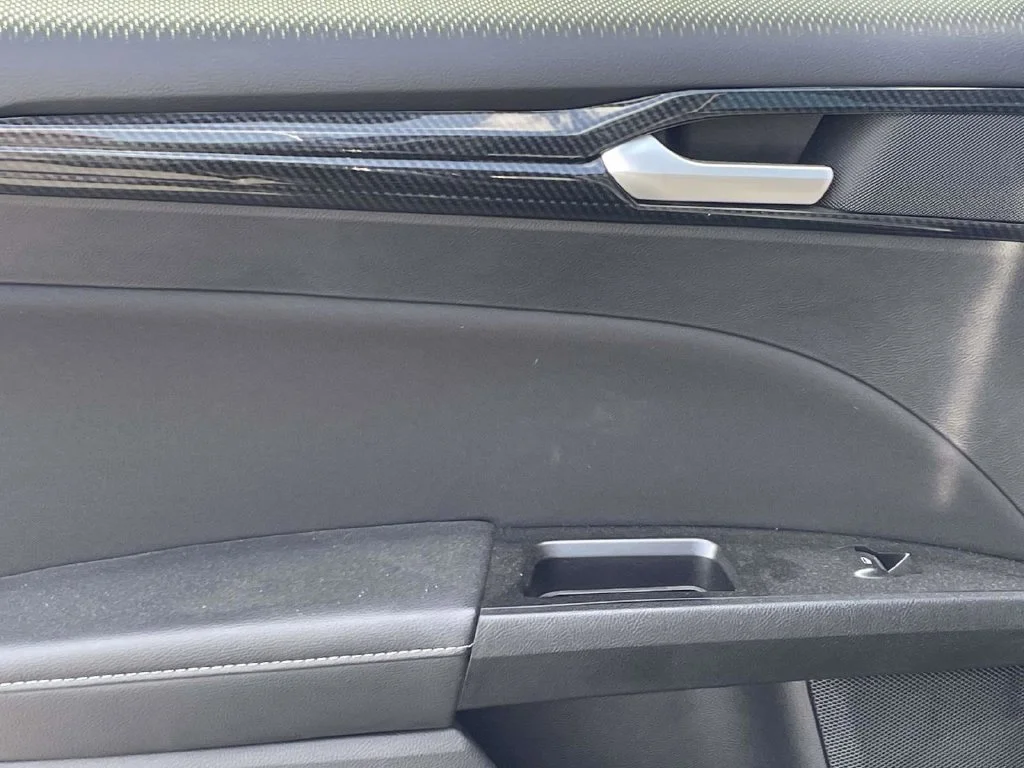 Used 2018 Black Ford SE image 15