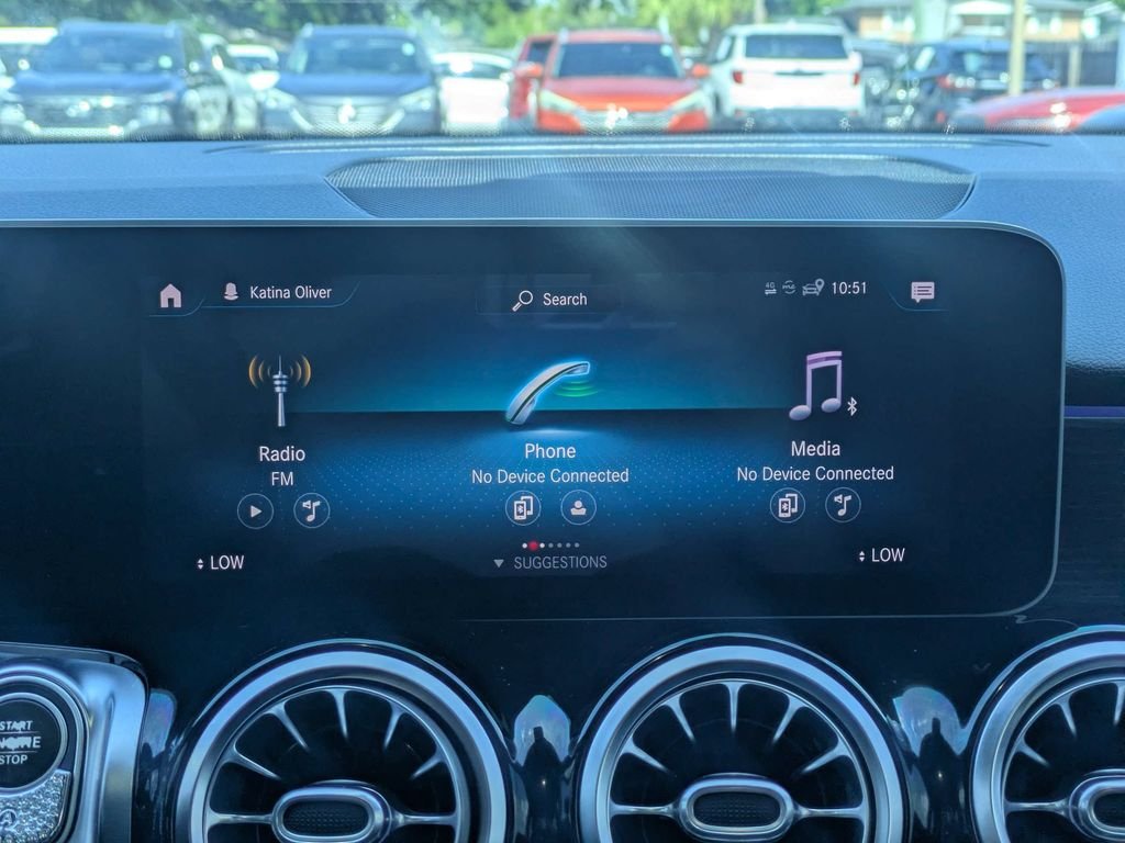 Used 2020 White Mercedes-Benz GLB 250 image 23