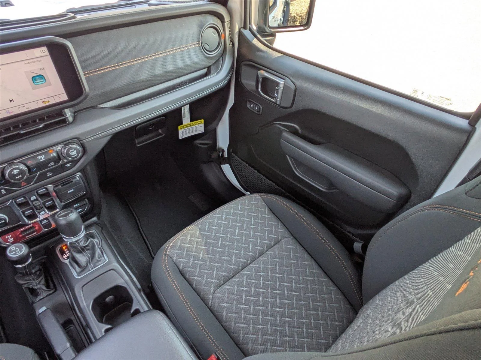 New 2026 Bright White Clearcoat Jeep Mojave image 17