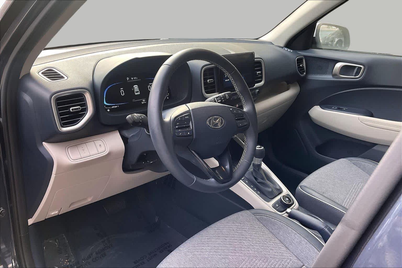Used 2025 Denim w/White Roof Hyundai Limited image 18