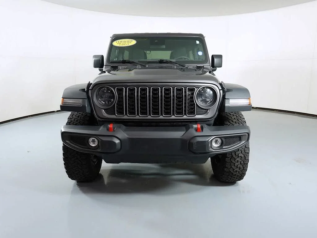 Certified Used 2025 Granite Crystal Clearcoat Metallic Jeep Rubicon image 8