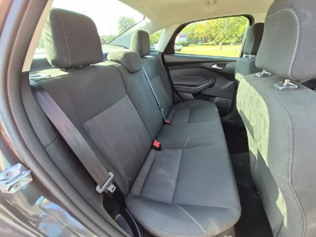 Used 2018 Gray Ford SE image 33