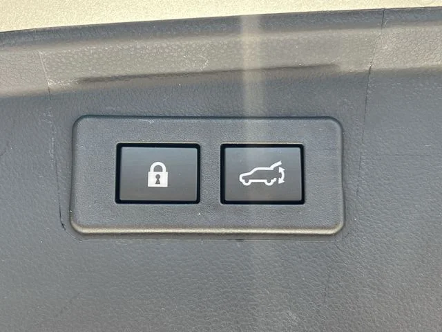 Used 2025 Silver Subaru Onyx Edition image 24