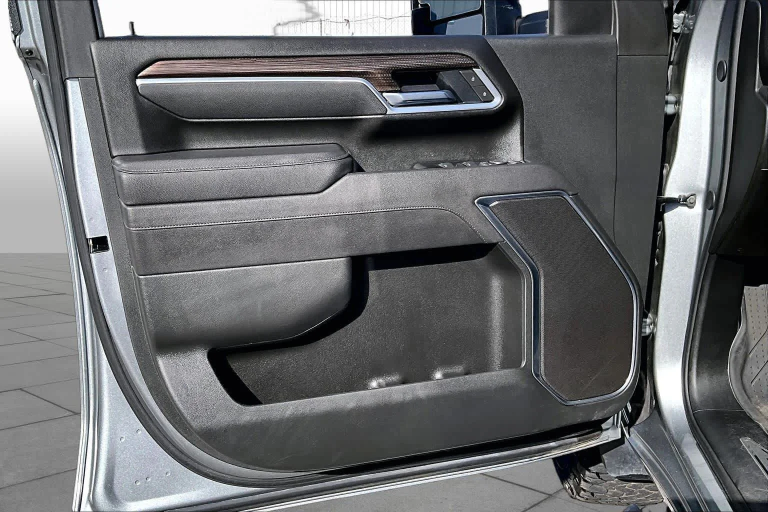 Used 2025 Sterling Gray Metallic Chevrolet LT image 22