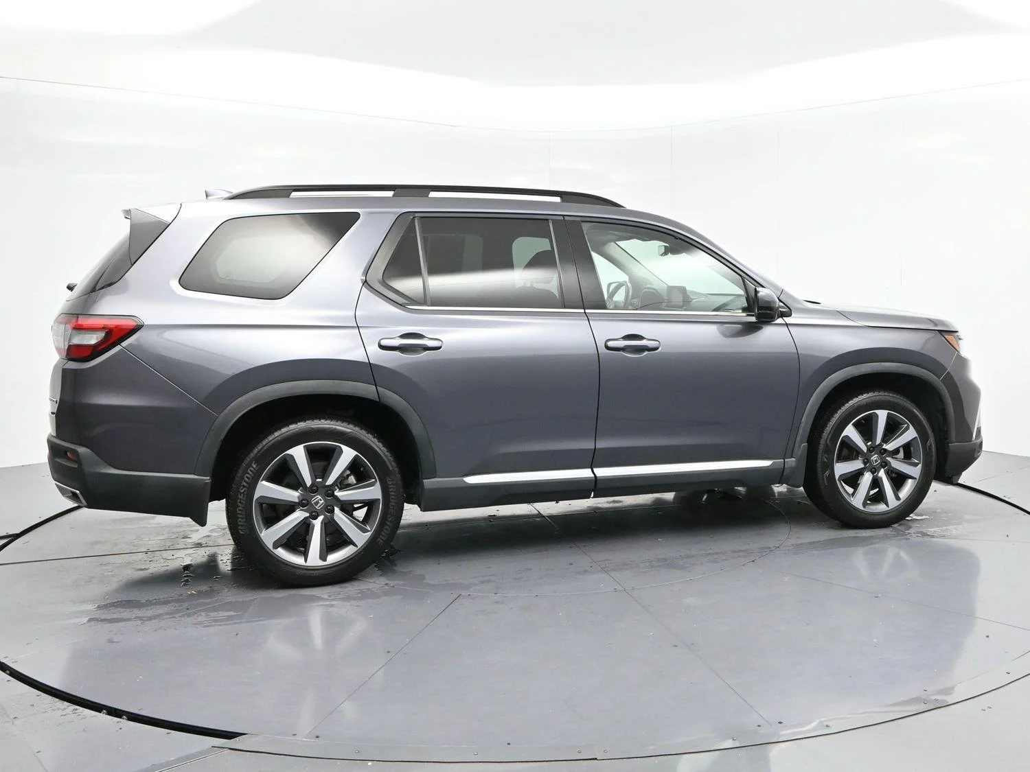 Used 2024 Modern Steel Metallic Honda Touring image 8