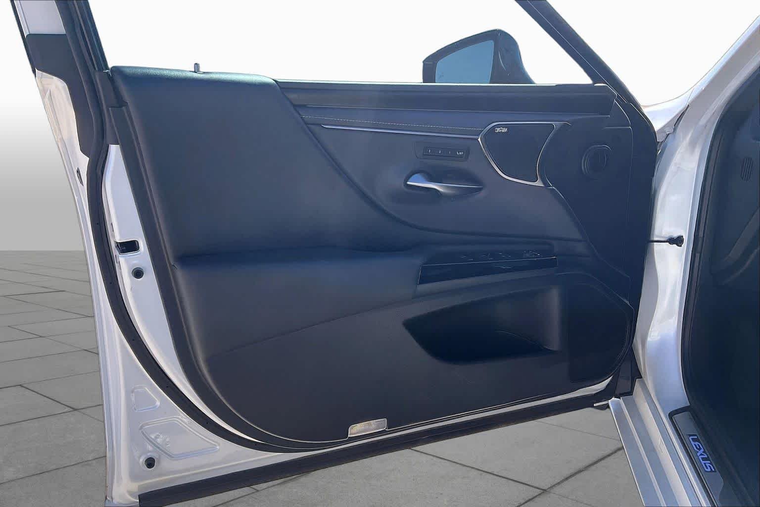 Used 2024 Eminent White Pearl Lexus Luxury image 20