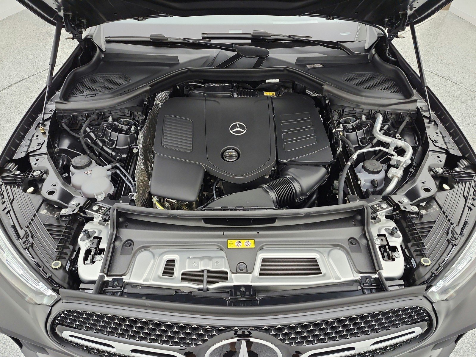 New 2026 MANUFAKTUR exclusive graphite grey magno Mercedes-Benz GLC 300 4MATIC® Coupe image 12