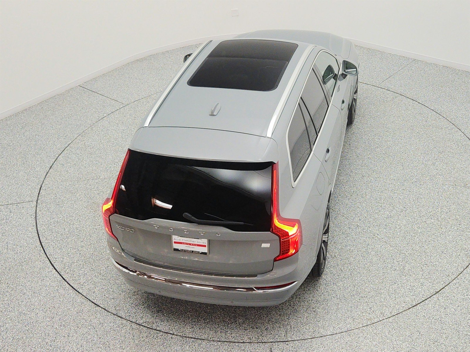 Used 2024 Vapour Grey Metallic Volvo T8 eAWD PHEV Plus 6P image 27