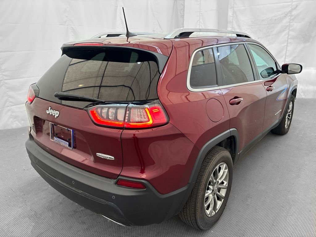 Used 2021 Red Jeep Latitude Lux image 5