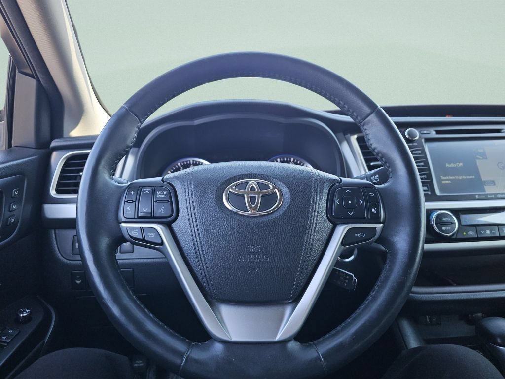 Used 2016 Predawn Gray Mica Toyota Limited Platinum V6 image 31
