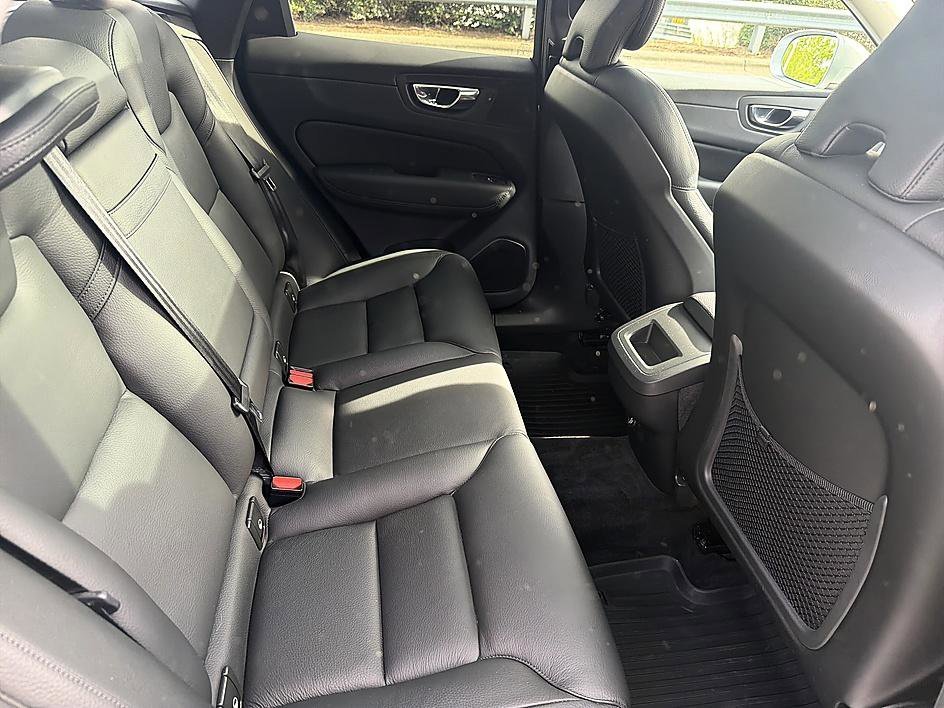 Used 2019 Bright Silver Metallic Volvo Momentum image 20