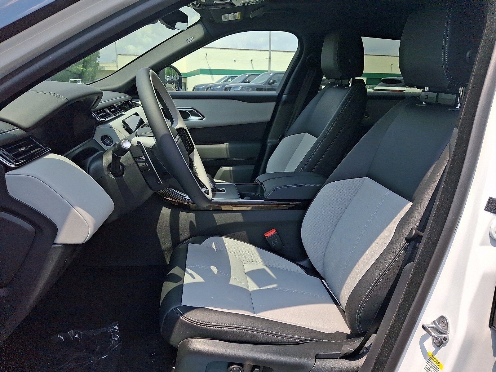 New 2026 Fuji White Land Rover Belgravia Edition image 7
