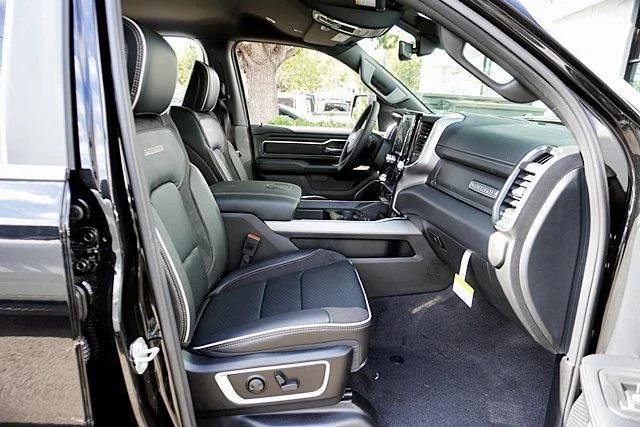 New 2026 Diamond Black Crystal Pearl-Coat Exterior Paint RAM Laramie image 16