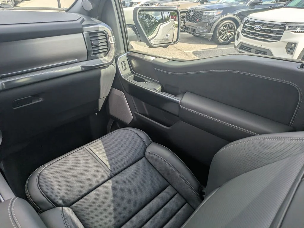 New 2026 Star White Metallic Tri-Coat Ford Platinum image 17