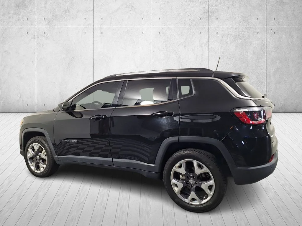 Used 2021 Diamond Black Crystal Pearlcoat Jeep Limited image 7