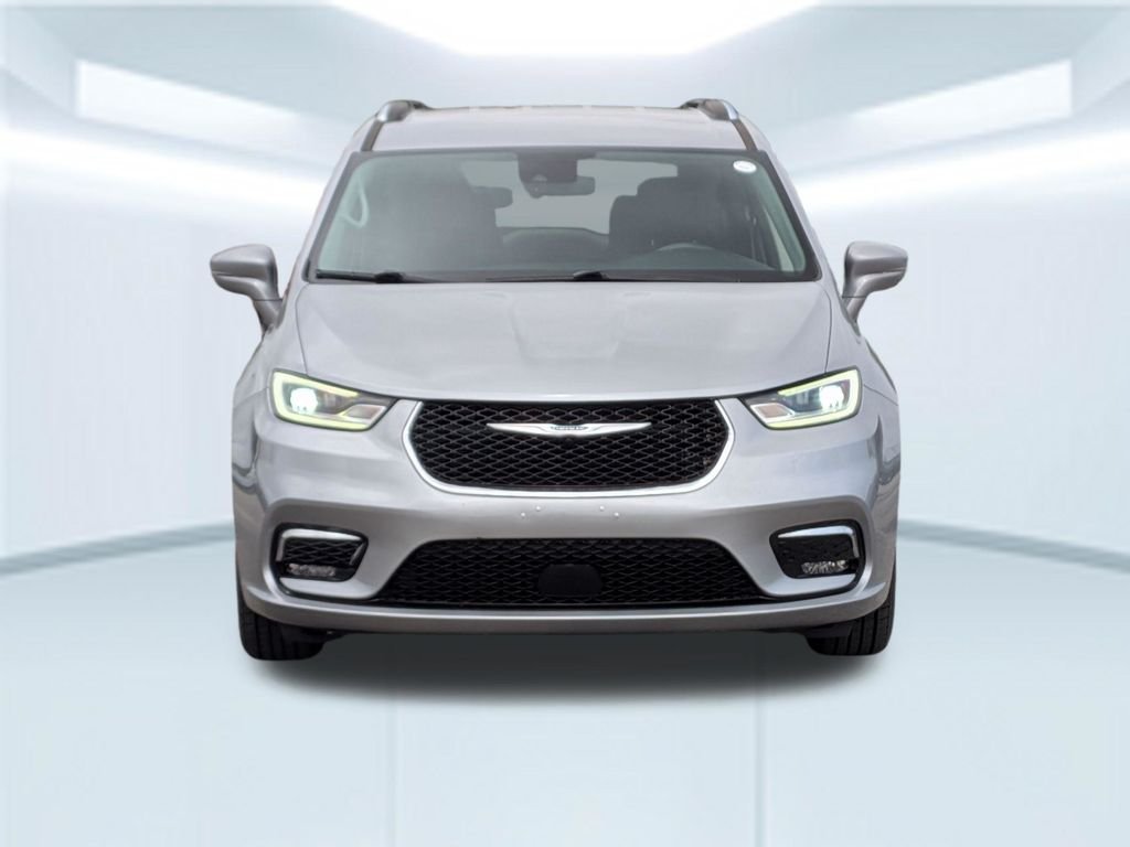Used 2021 Silver Chrysler Touring L image 10