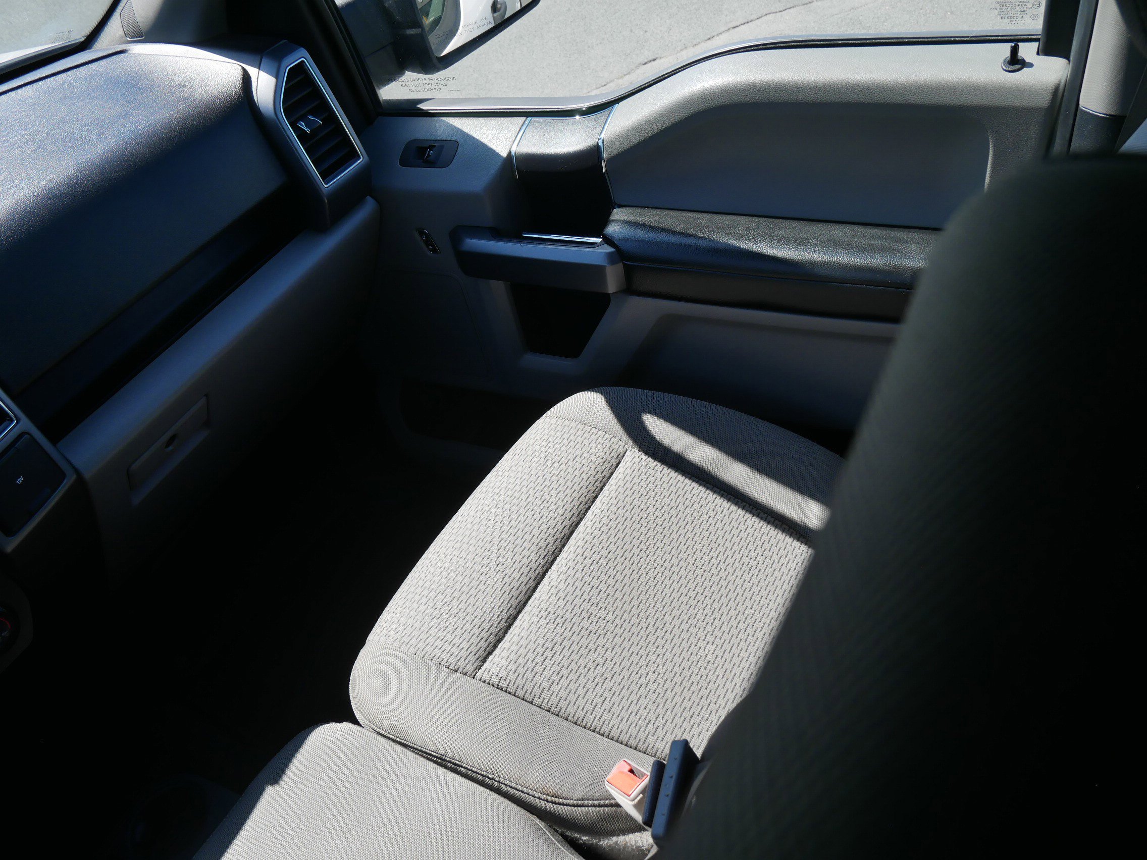 Used 2019 White Ford XLTV8 image 28