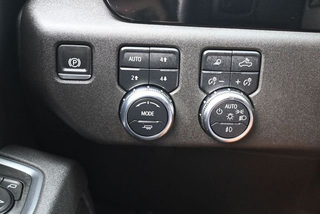 Used 2025 White GMC SLT image 14