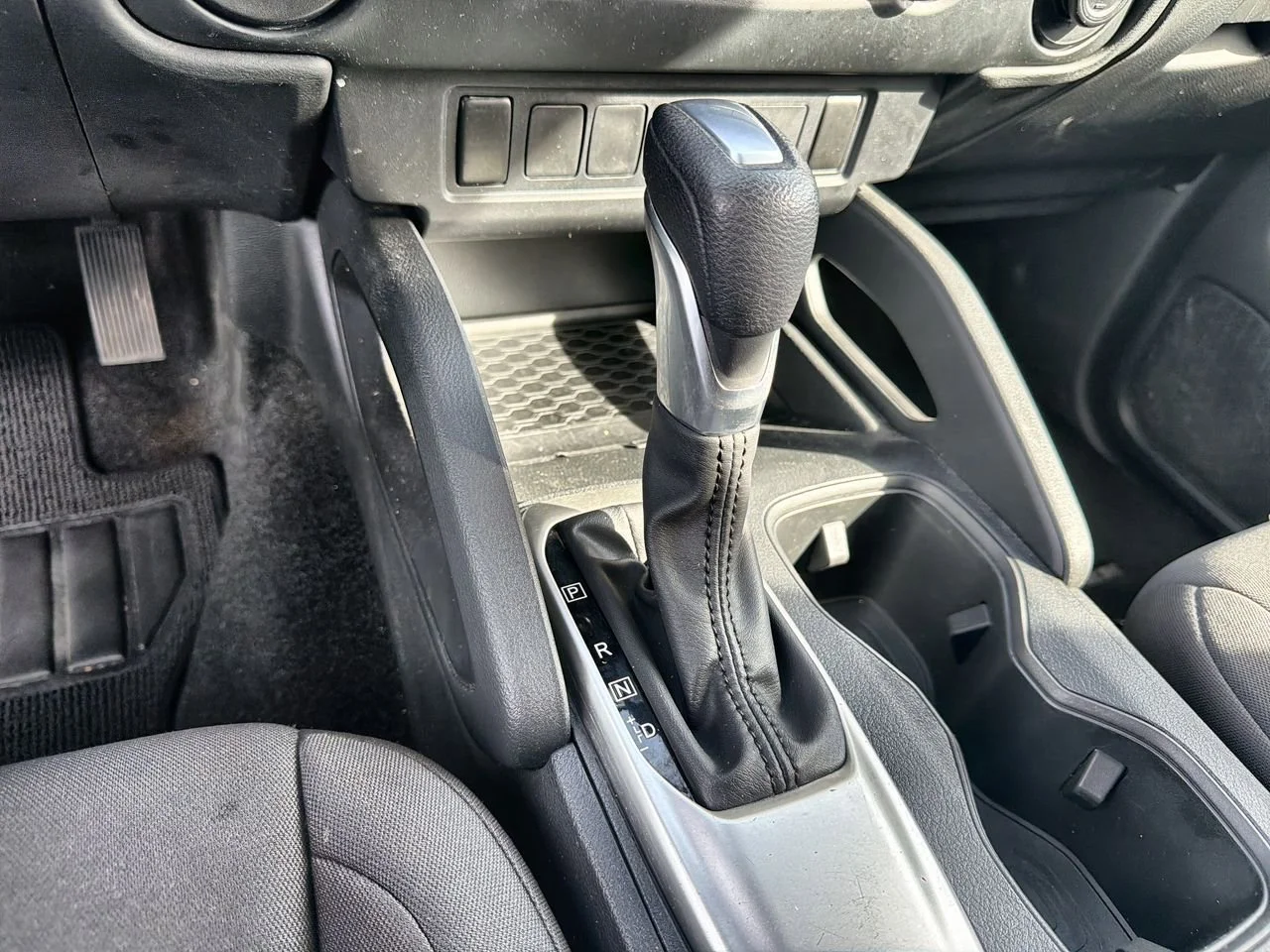 Used 2022 White Nissan King Cab S 4x2 image 14