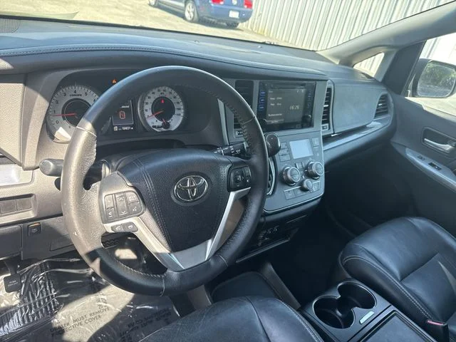 Used 2017 Silver Toyota SE Premium image 17